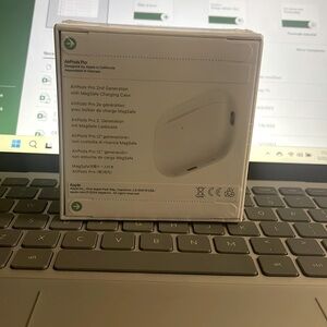 Apple AirPods Pro (2nd Generation) Gen 2 - USB - Lightening - Excellent